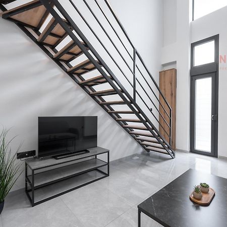 Railway Lofts, Nilie Hospitality Mgmt Apartment เทสซาโลนิกิ ภายนอก รูปภาพ